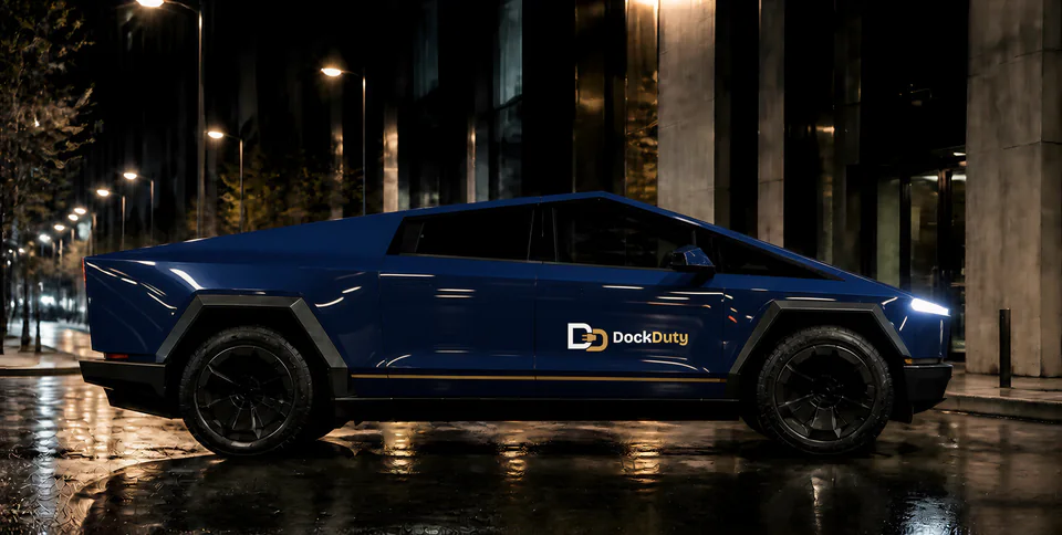 Cybertruck con los colores de DockDuty, perfil lateral de noche (render con IA con fines ilustrativos)